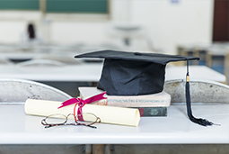 春招“黄金档”来袭：应届生看重落户政策 有企业招聘人数增五成